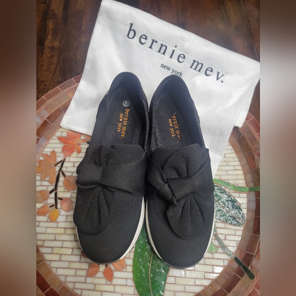 bernie mev. Charcoal Women's Sneakers with Bow